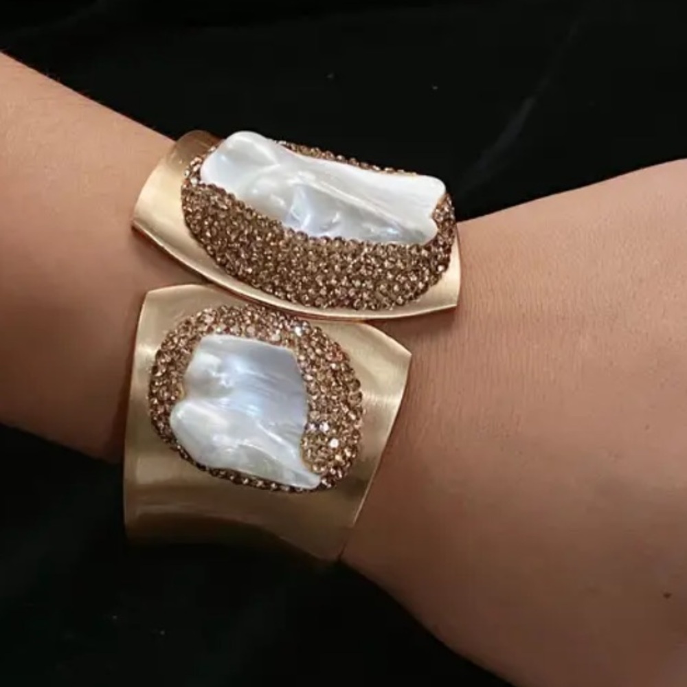 NWT BANANA REPUBLIC RARE  FRESHWATER PEARL CUFF STATEMENT BRACELET